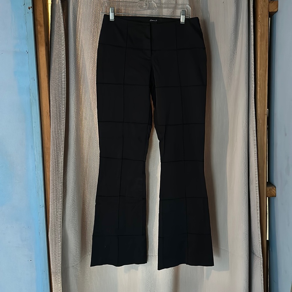 Black pant.